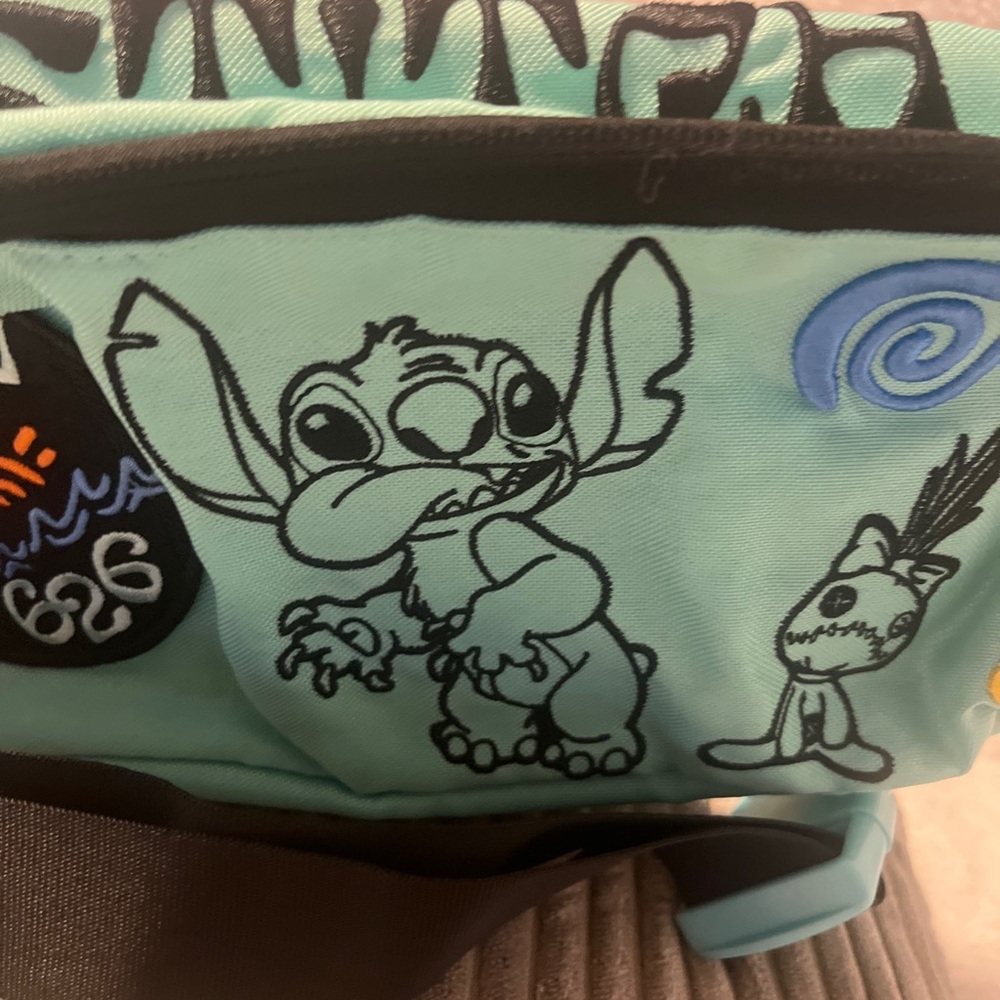 2024 DISNEY PARKS LILO AND STITCH & SCRUMP BELT BAG FANNY PACK Nwot - Picture 4 of 9